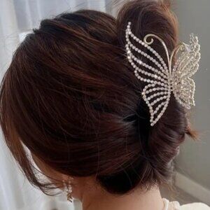 Pearl studded butterfly hair clip in gold tone.